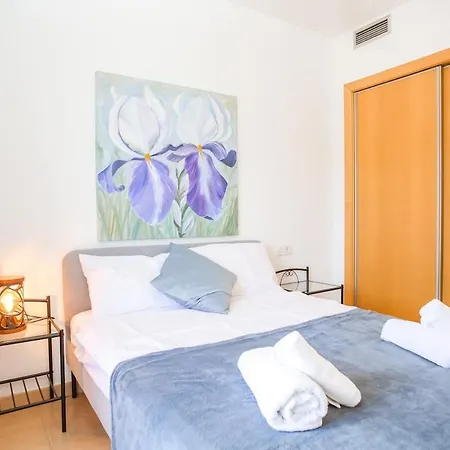 Turo 6 Family Flat With Pool And Playground アパート