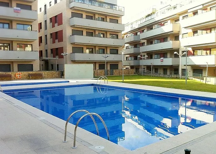 Turo 6 Family Flat With Pool And Playground *