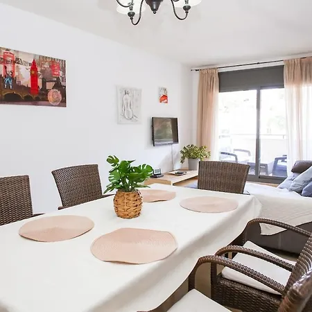 Turo 6 Family Flat With Pool And Playground Appartement Lloret de Mar